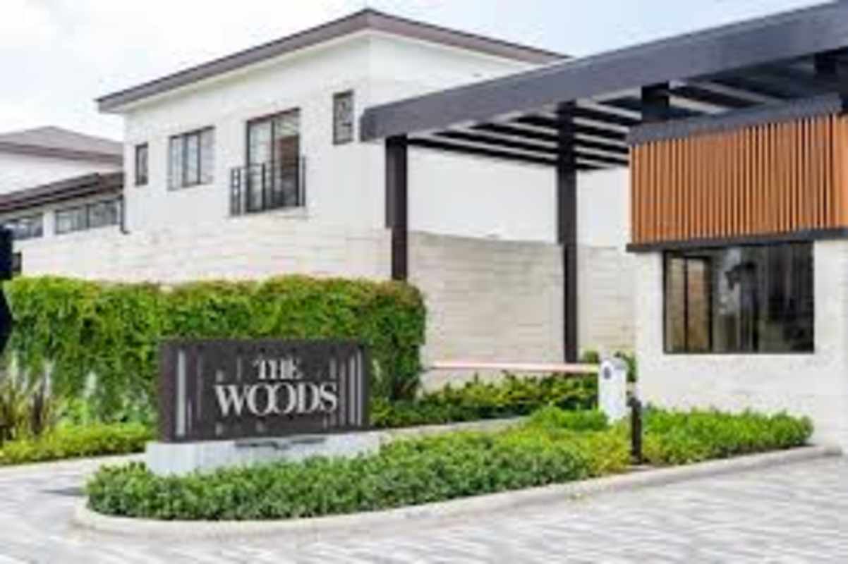 Modern kitchen with island, built-in appliances in luxury villa Santa Maria The Woods Panama