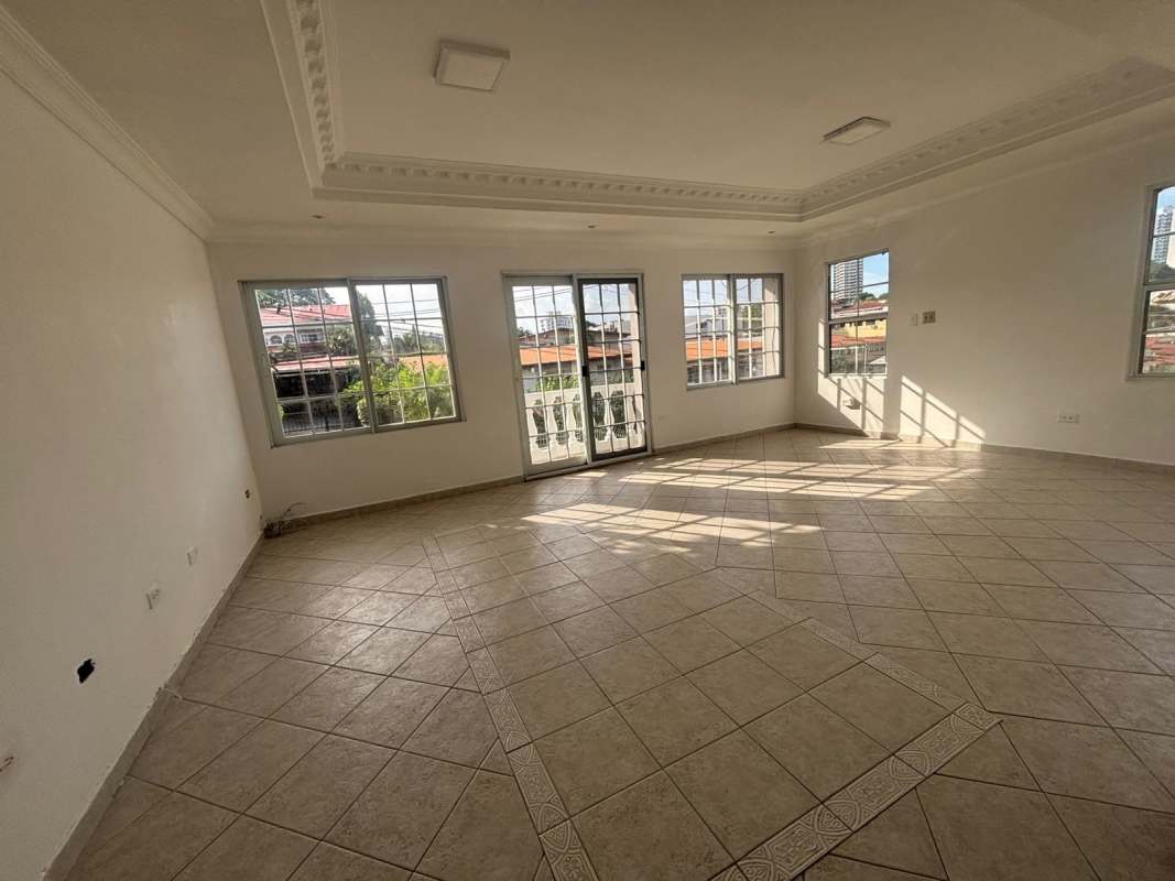 Elegant bathroom with corner hydromassage tub, double sinks, and plenty of light in Club X Betania Panama