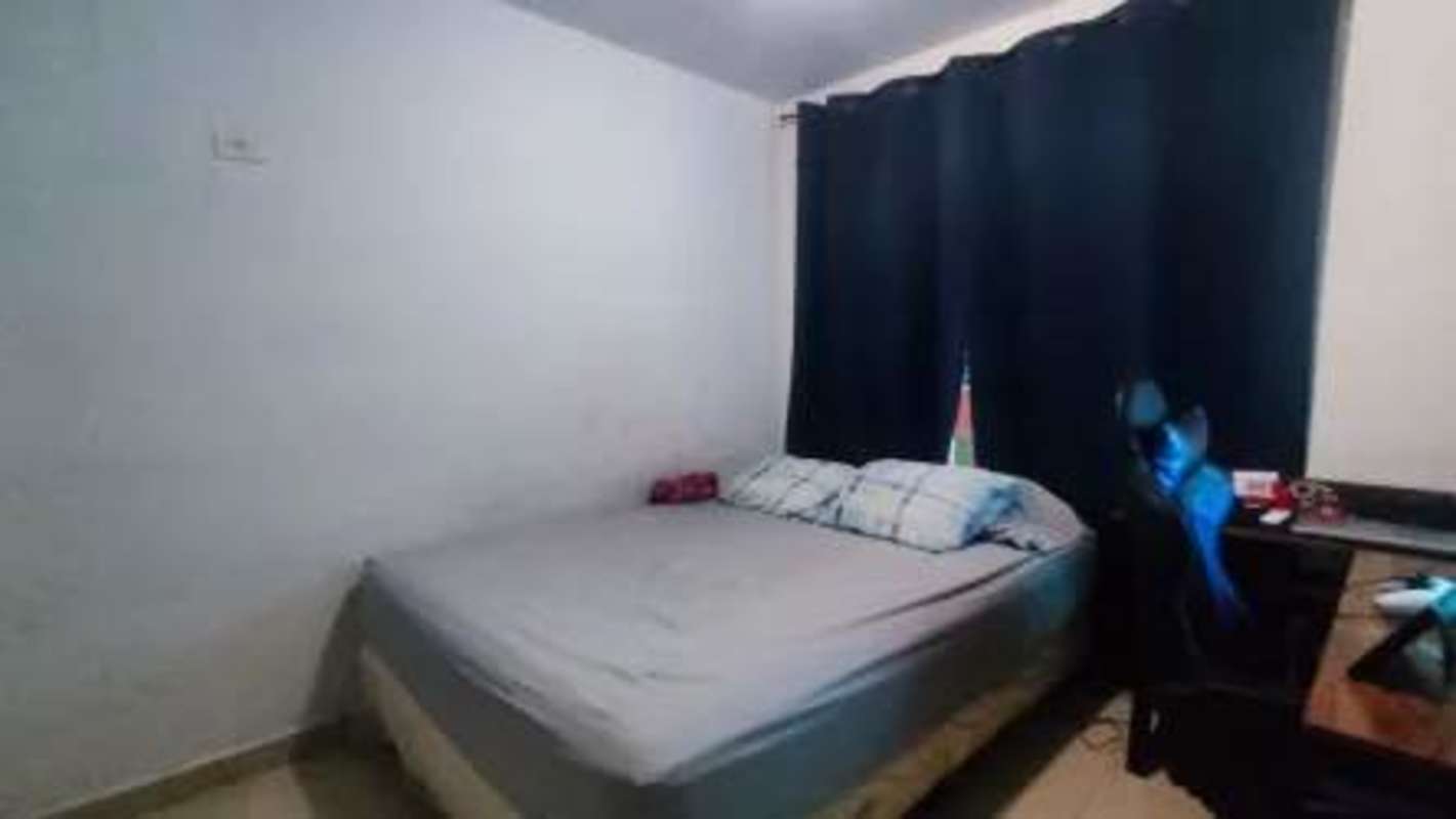 Bedroom with split AC, built-in closet, window with natural light at PH Royal Hills Panama City