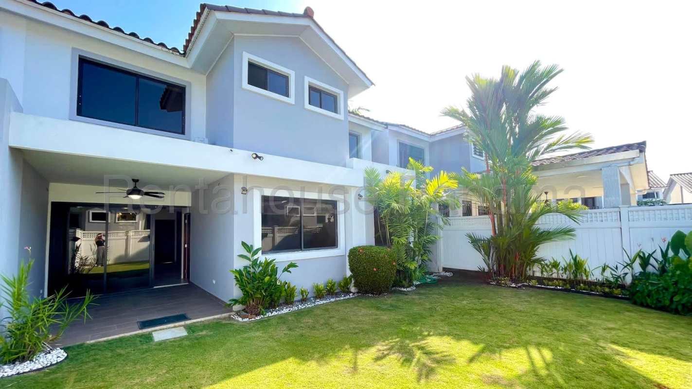 Kitchen with granite counters, wood cabinetry, appliances at PH Sierra Nevada Panama for sale