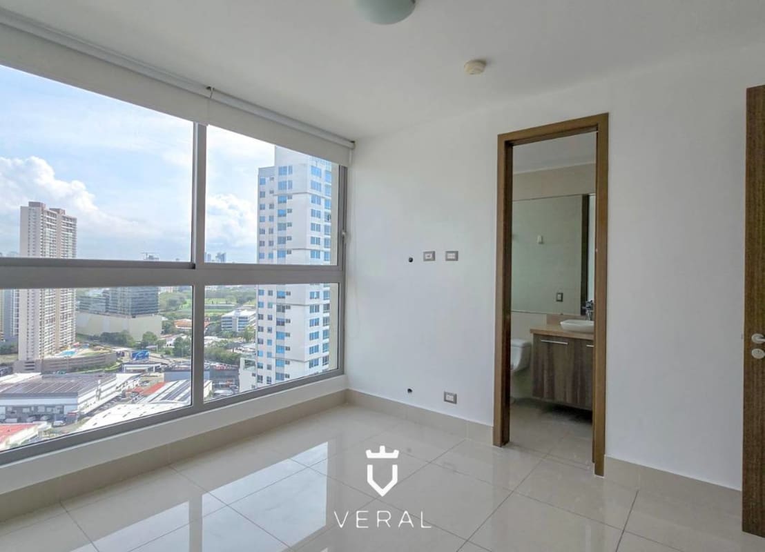 Bedroom with large windows, ensuite bathroom, city and ocean views PH Bali Costa del Mar Panama