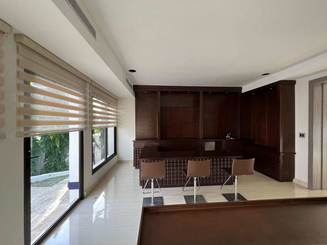 Spacious dining room in Betania house with modern lighting and mirrors
