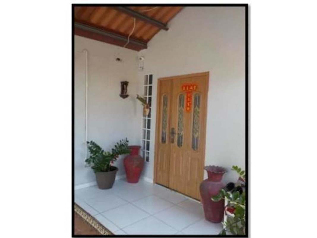 Main house entrance with double wooden doors and tiled porch in El Crisol Panama