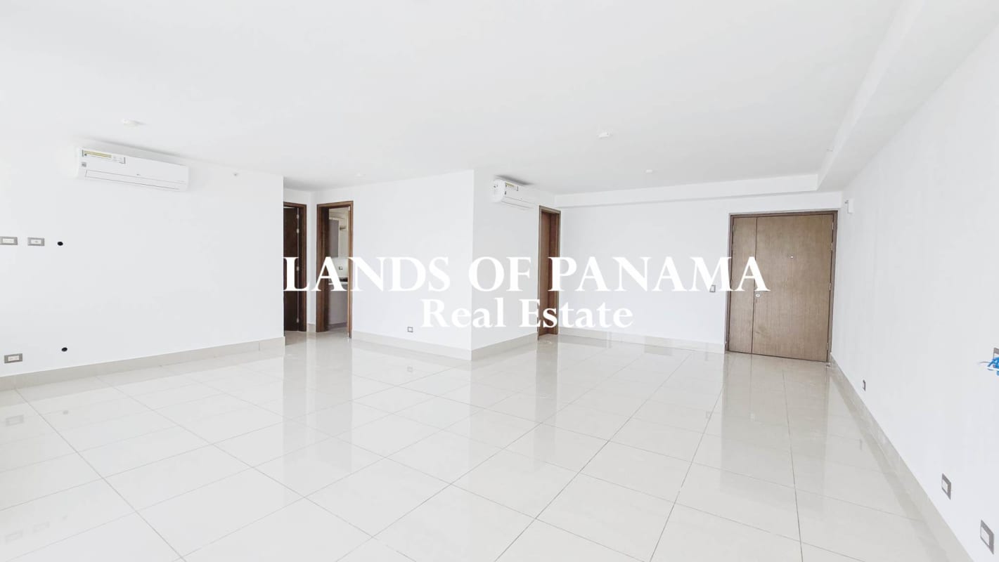 Bright secondary bedroom with split AC and ensuite bath PH Bali apartment Costa del Este