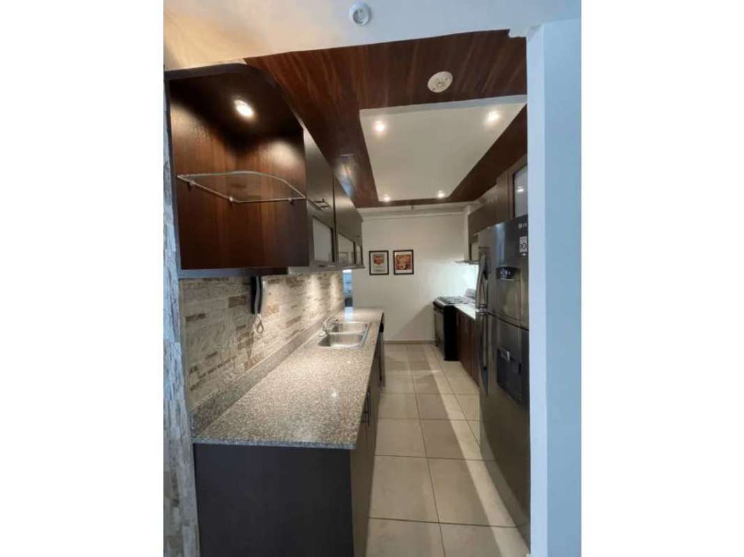 Bathroom with walk-in shower and vanity in PH El Doral 12 de Octubre Panama