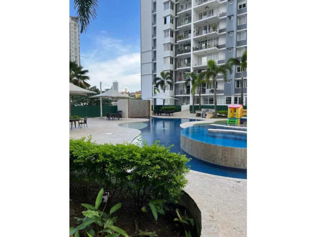High-rise PH Cosmopolitan Tower exterior view with balconies and landscaping in Panama City