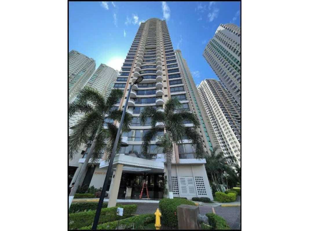 Living area with large windows offering ocean and city views at PH San Francisco Bay San Francisco Panama