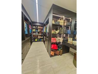 Spacious master bedroom with walk-in closet and AC at PH Explora Panama Pacifico