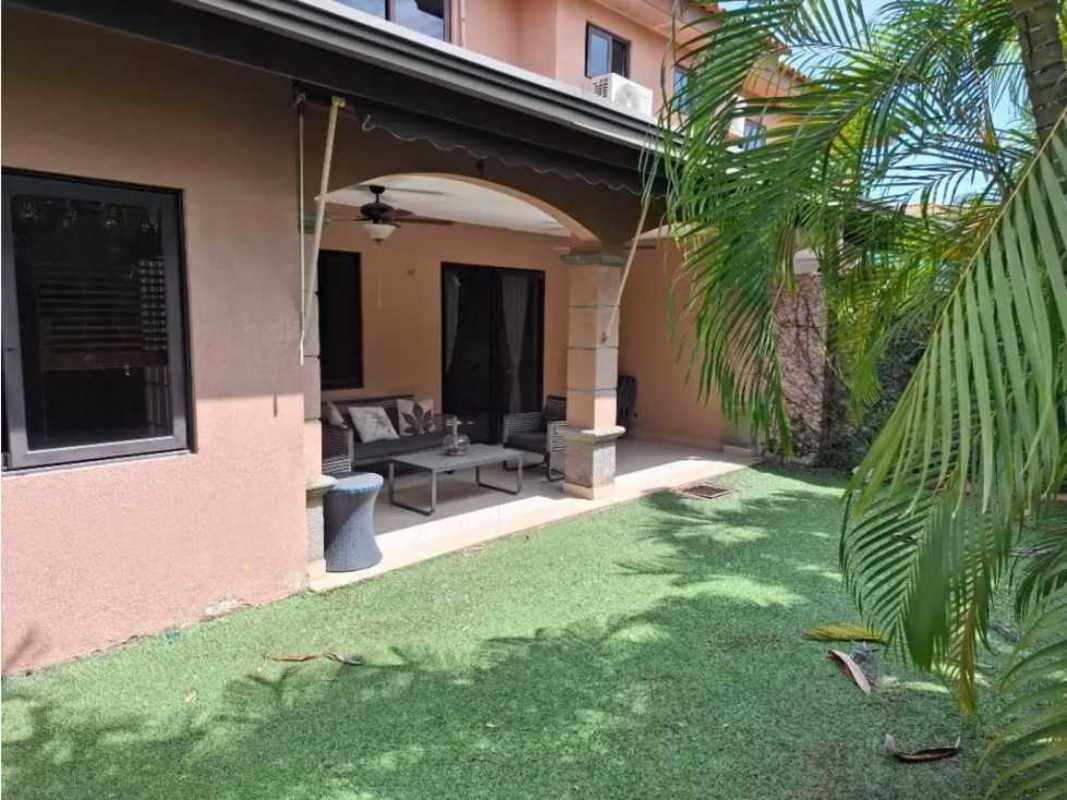 Outdoor covered terrace with garden, relaxation area in Versalles I Panama
