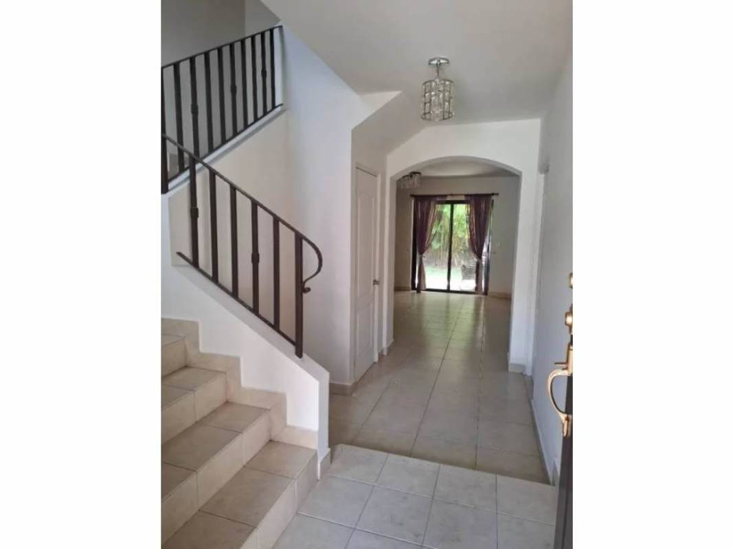 Furnished 4BR House with Patio Versalles I Gated Community