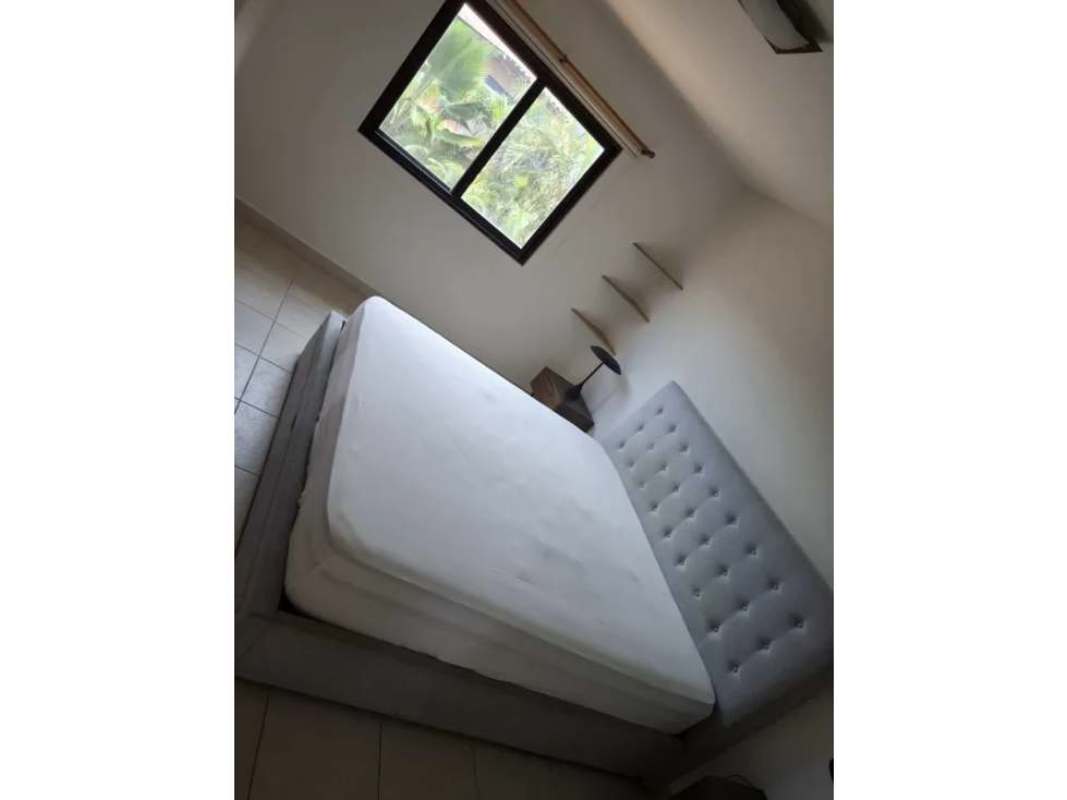 Modern bathroom granite vanity, tile walls, Versalles I rental home Panama