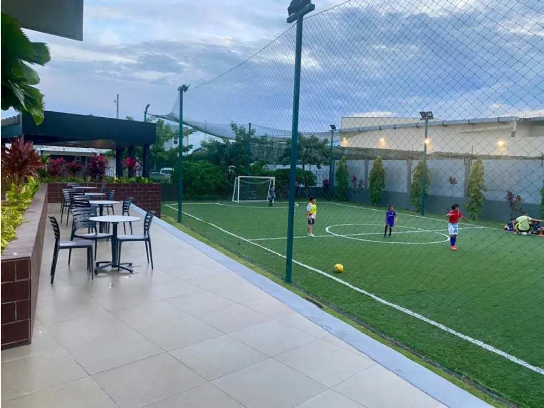 Gated entrance, clubhouse, sports courts at PH Victoria Brisas del Golf Panama