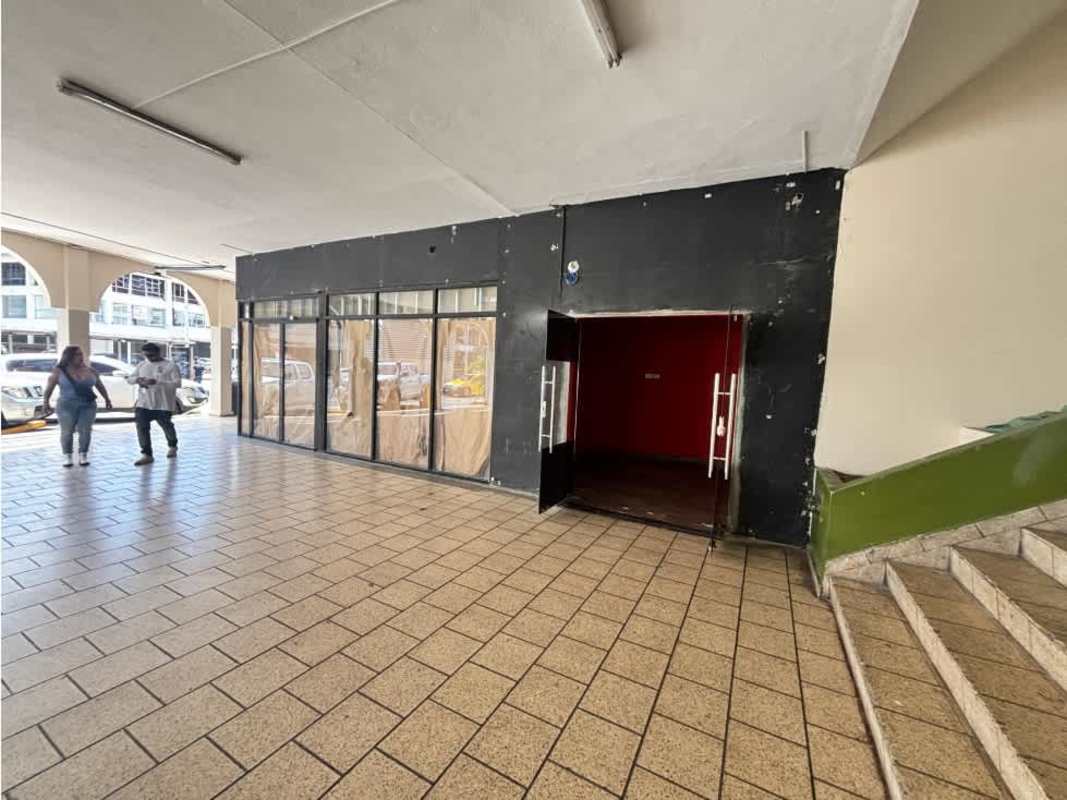 Large glass entrance with double doors at commercial ground level fronting Vía España in Bella Vista Panama City