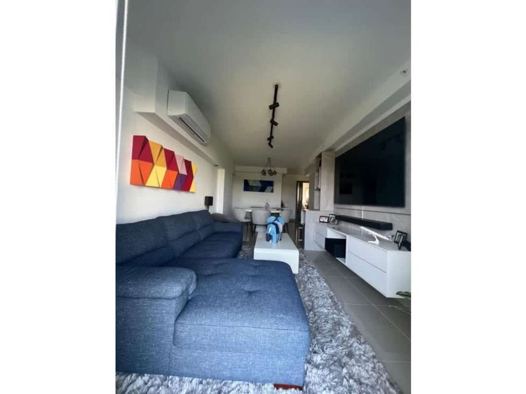 Dining space with modern decor in PH Residencias del Sol Panama