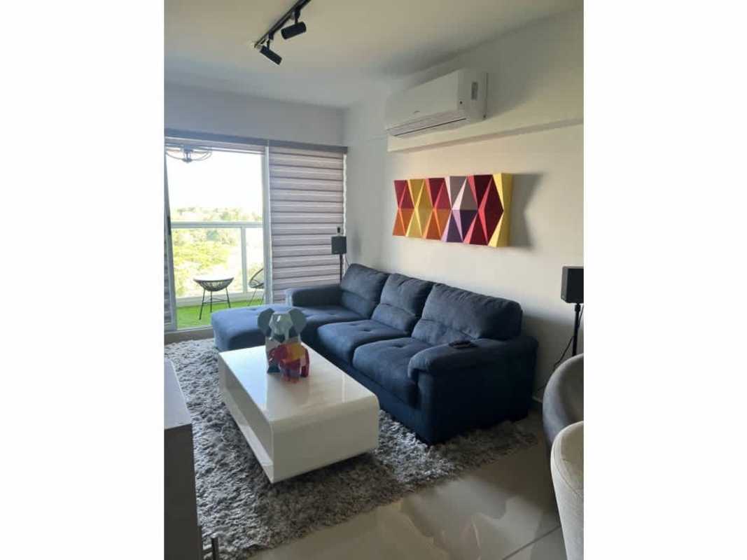 Bright living area with balcony access PH Residencias del Sol Carrasquilla