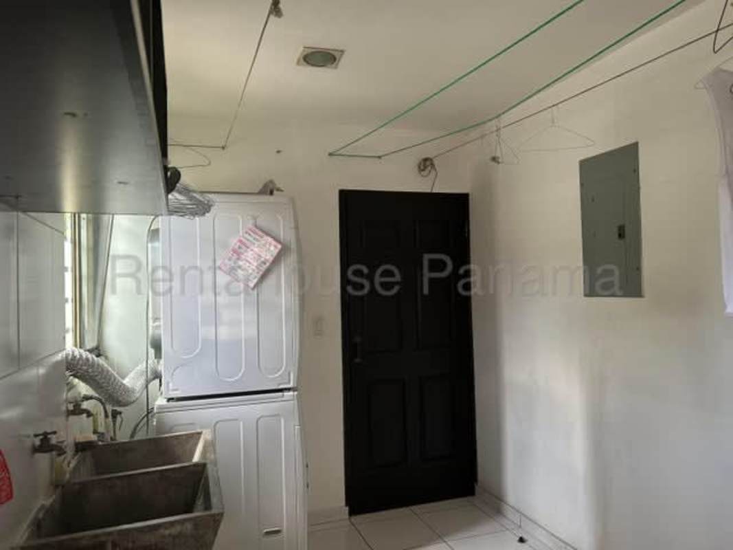 Spacious master bedroom with large window, split AC and closet in Chanis Panama house