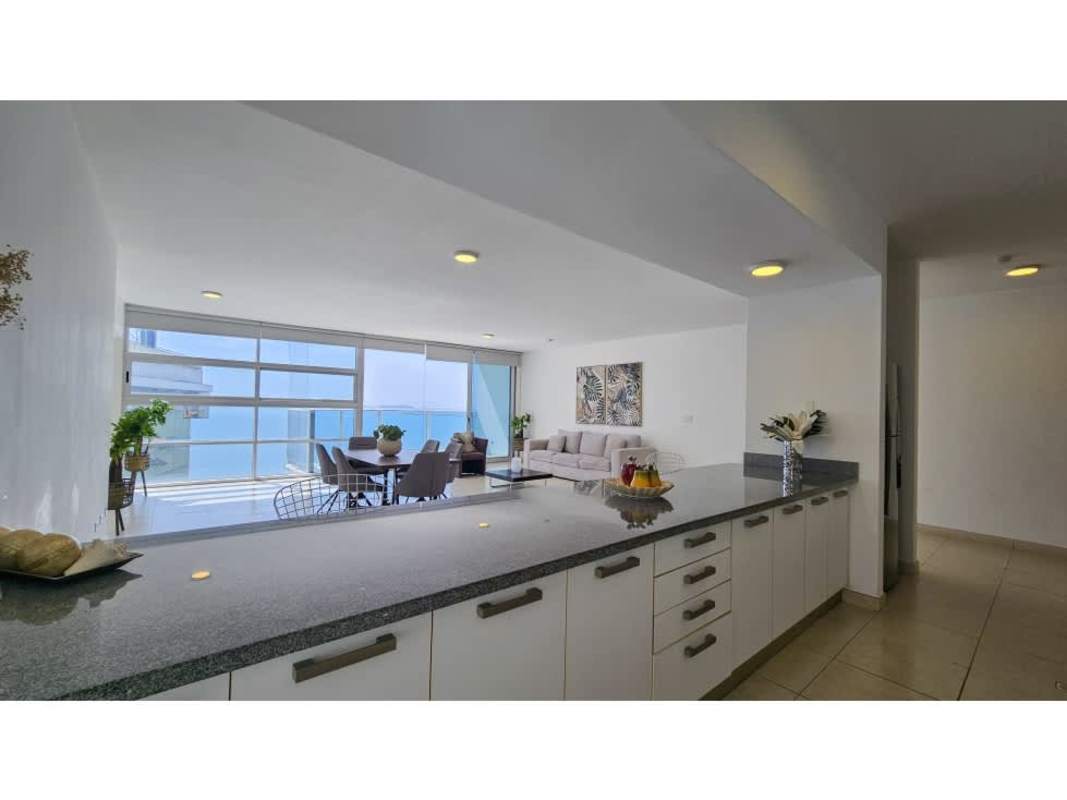 Luxury infinity pool with bay views at PH Waters on the Bay Avenida Balboa Panama