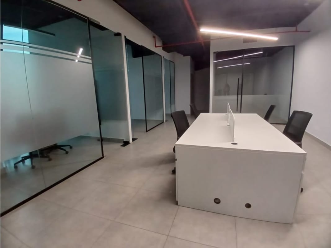 Private glass-partitioned executive offices in Financial Center Towerbank Calle 50 Panama
