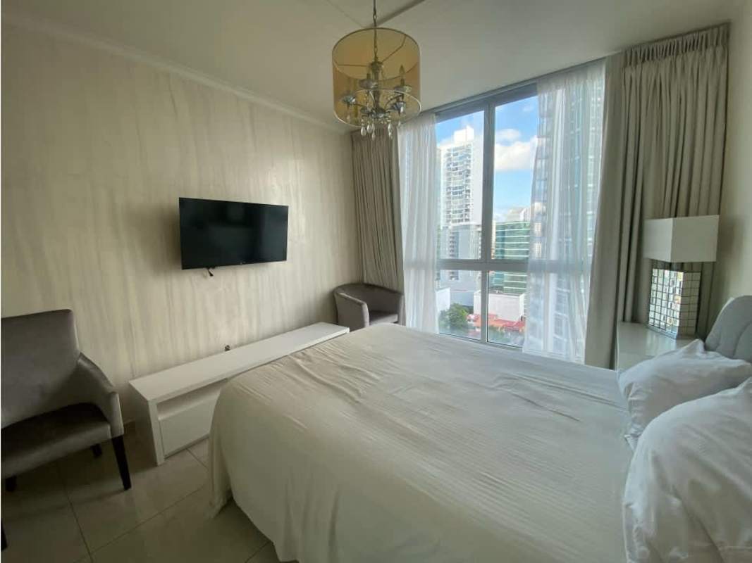Comfortable bedroom with skyline view and AC for rent PH The Cosmopolitan San Francisco Panama
