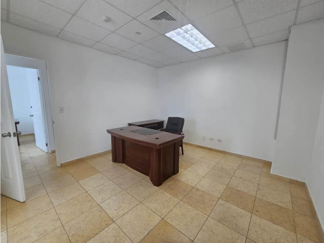 Private enclosed office area with windows and ceramic tile floors in Torre Global Bank Panama