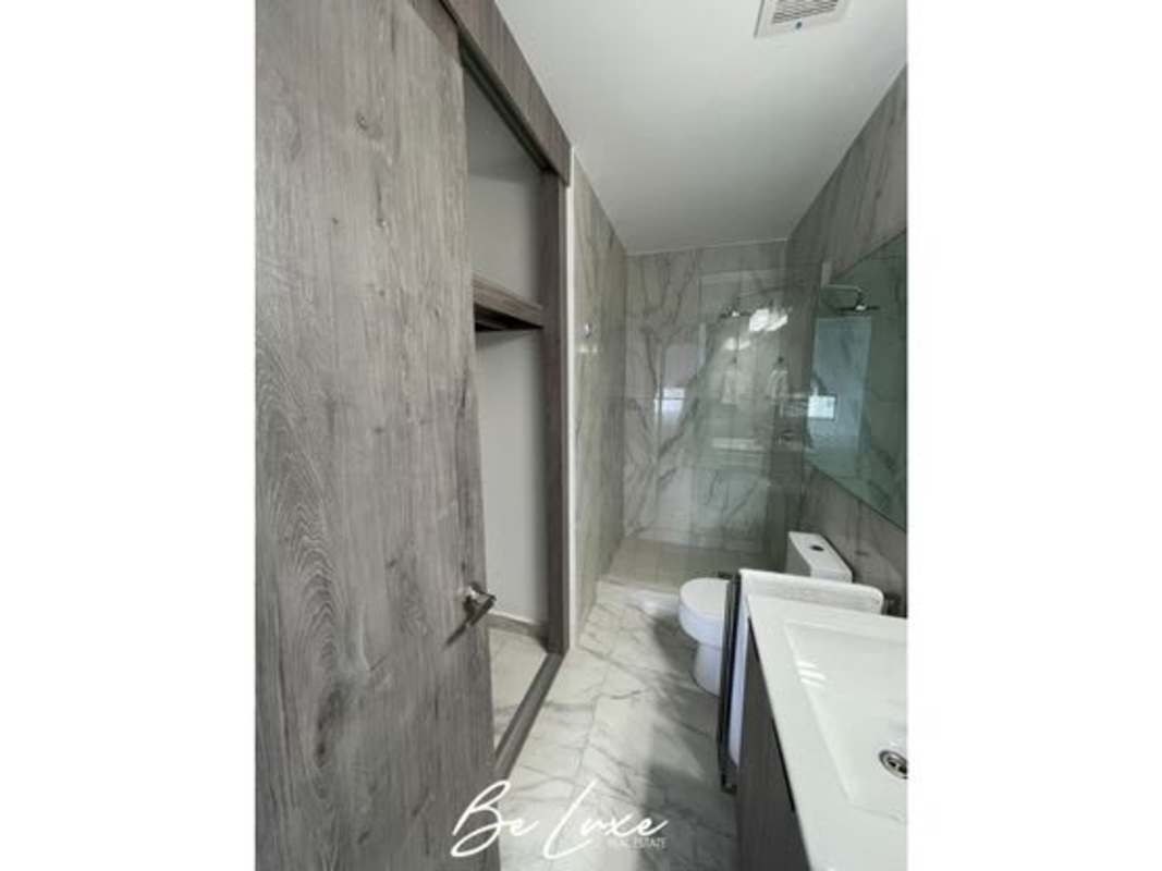 Rooftop infinity pool with panorama skyline views at PH The Gray Panama