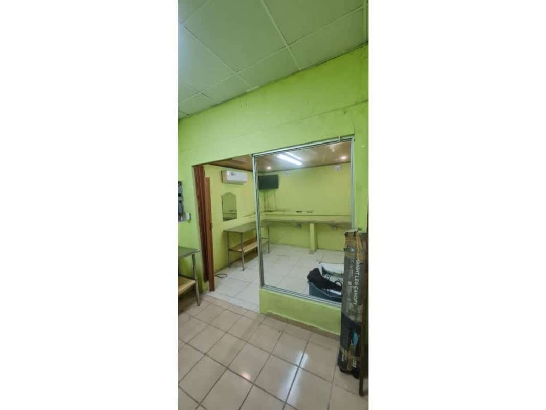 Partitioned commercial space with office areas La Alameda Betania Panama