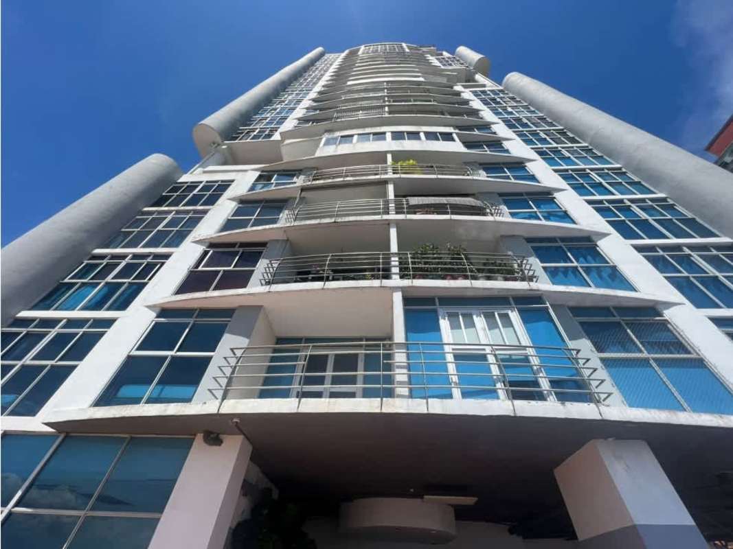 Mid-rise PH Cristal Hills condominium building with balconies at Villa de las Fuentes Panama City