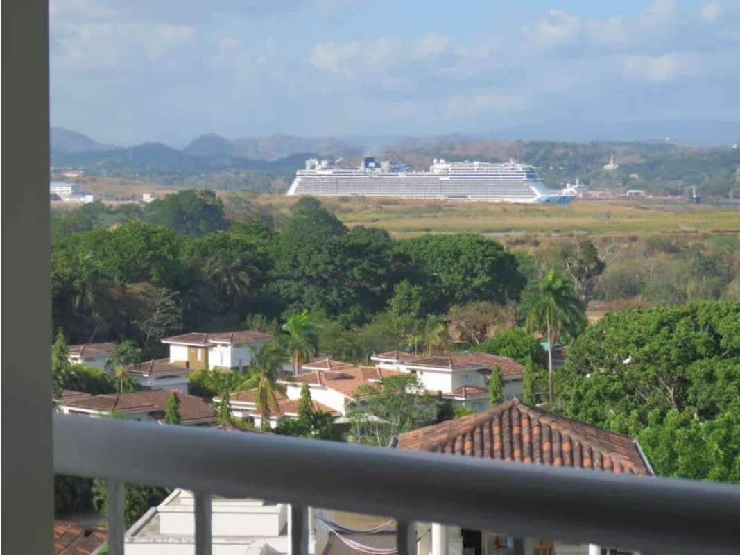 Dining space open concept with views and balcony Tucan Panama