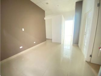 Open office area with large windows covered by blinds, tiled floor, glass divisions in Plaza Korintho El Carmen