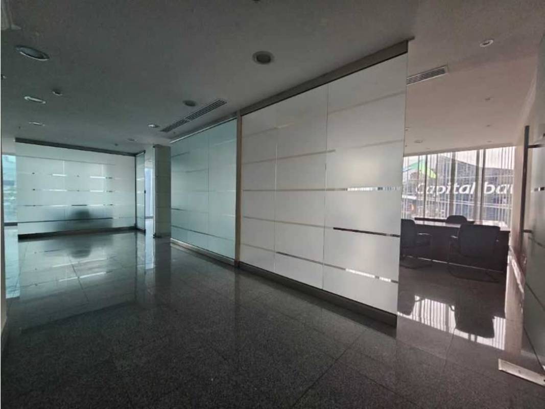Elegant reception lobby with glass entrance in PH Global Tower Panama Calle 50