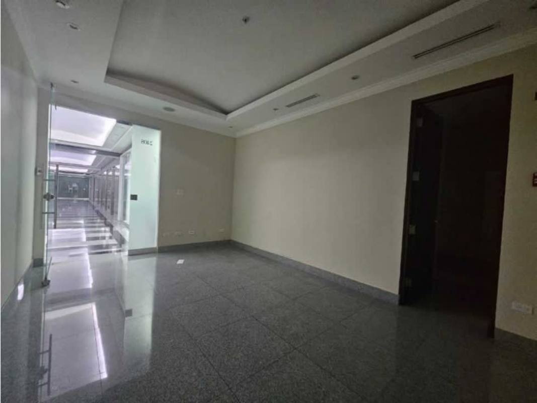 Furnished executive private office with window and natural light in PH Global Tower Calle 50 Panama