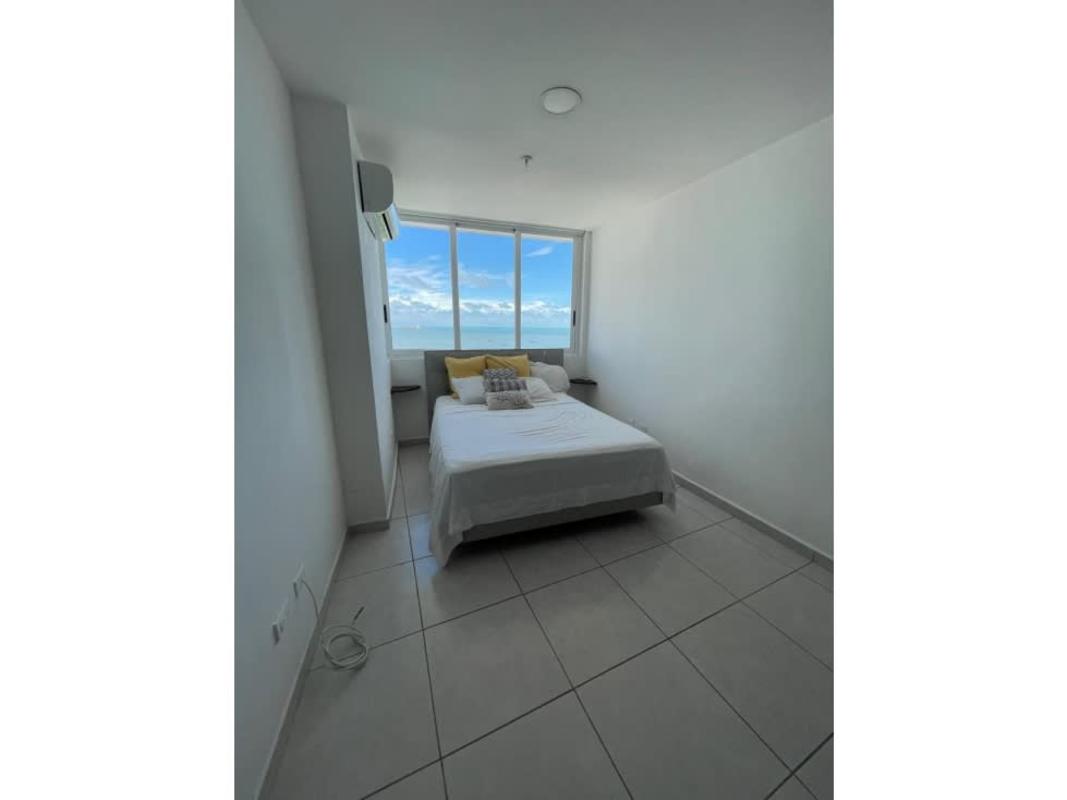 Bedroom with ocean view, tiled floor, AC in PH Bay View Panama