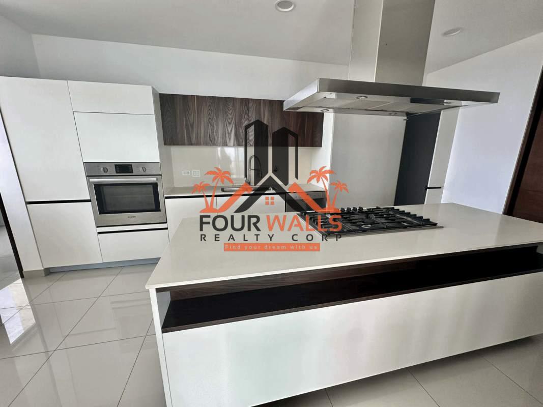 Modern bathroom with marble vanity and glass shower in PH Solana luxury condo Panama