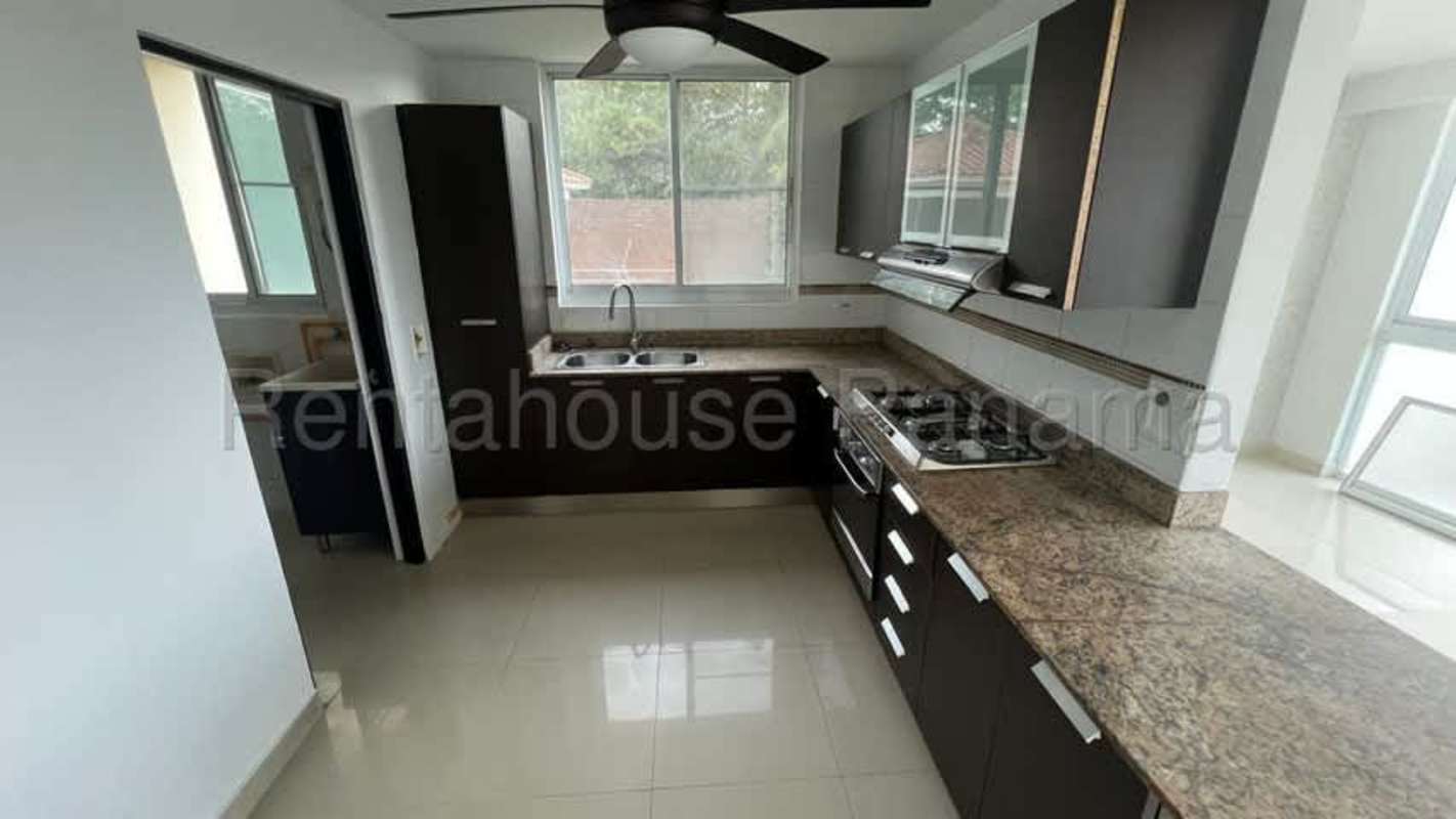 Spacious master bedroom with walk-in closet and AC in PH Albrook Heights Panama