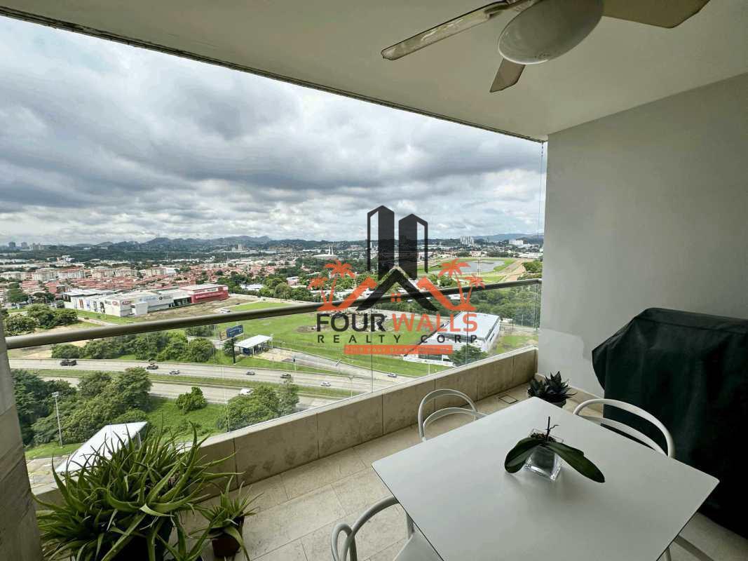 Modern apartment balcony with panoramic views in PH Green View Santa María Panama