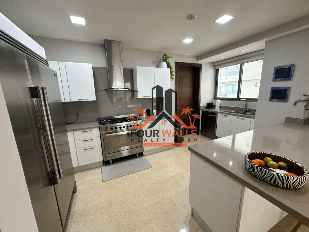 Fully equipped modern kitchen in PH Green View Santa María with stainless appliances and white cabinetry
