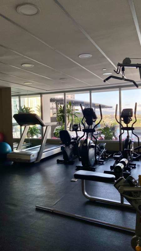 Spacious modern kitchen granite countertops and appliances at PH Victoria Royale Panama