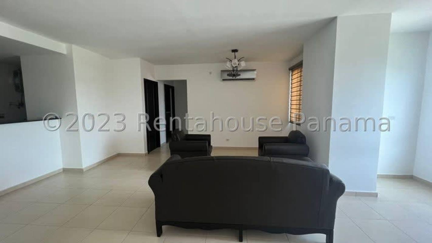Kitchen with granite countertops and black cabinets in PH Vista Verde Betania Panama