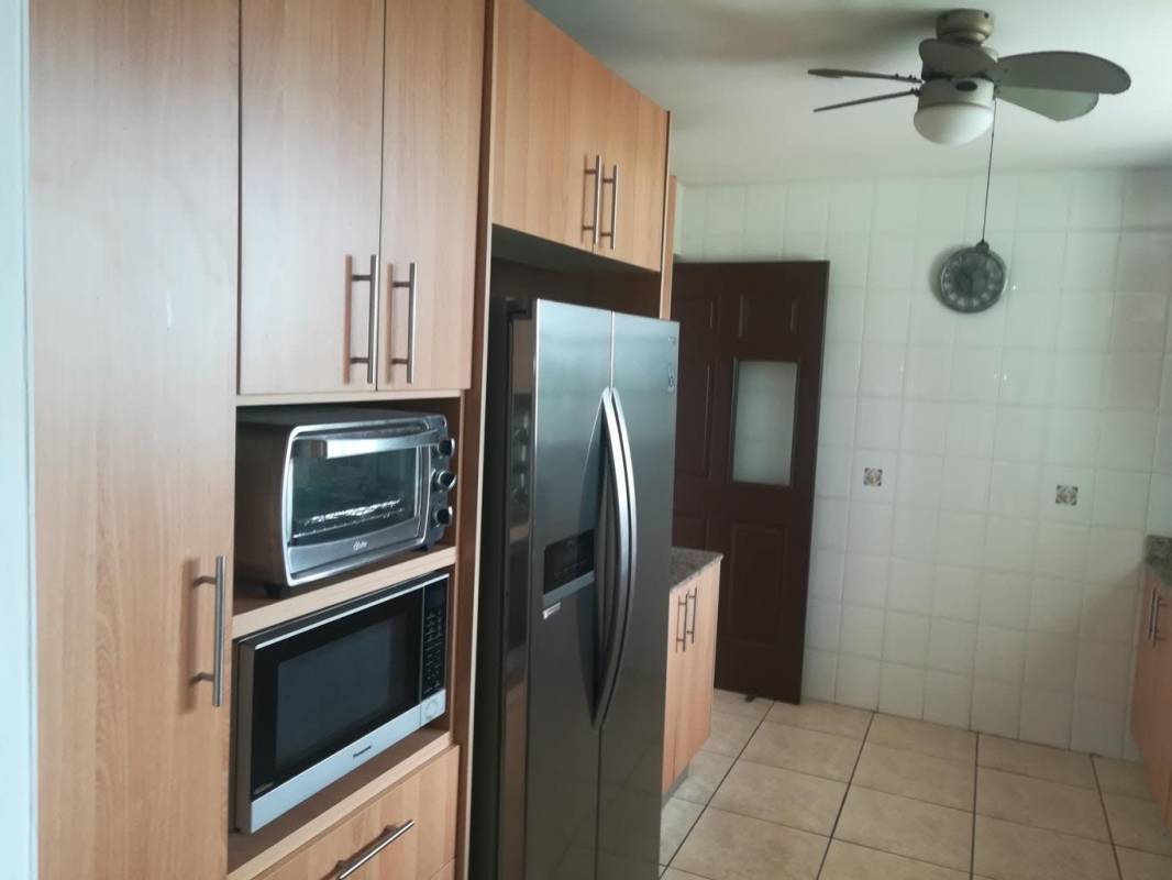 Kitchen modern with stainless refrigerator, granite, wood cabinets Brisas del Golf Panama