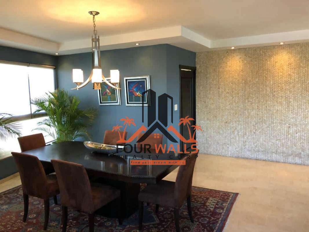 Modern bathroom with glass shower, marble tiles, and natural light in PH Elite Panama City