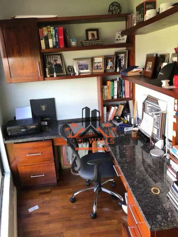 Luxury 3BR Condo PH Elite La Cresta with Pool & City Views