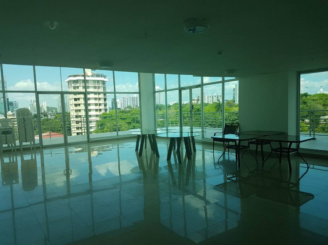 Multipurpose lounge and common area with panoramic views at PH Latorraca San Francisco Panama