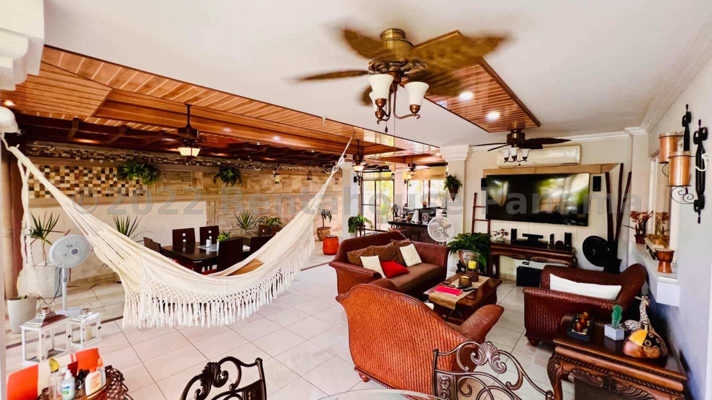 Contemporary kitchen with granite counters, wood cabinets, stainless steel appliances in Villa Alta Panama