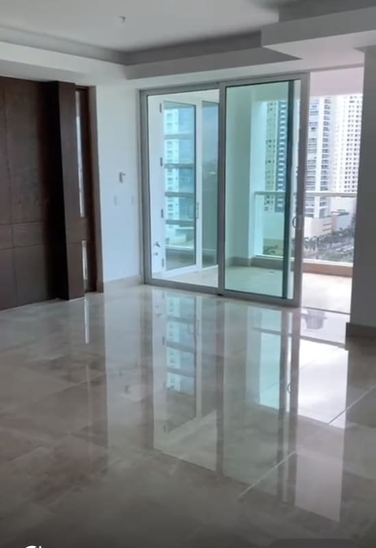 Luxury lobby reception with chic seating art piece PH Santa María Panama