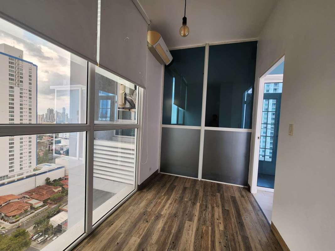 Modern bathroom with walk-in shower, contemporary finishes at PH Quadrat Panama City