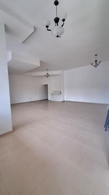 Unfurnished open office space tiled floor large windows PH Metro Park View Panama City