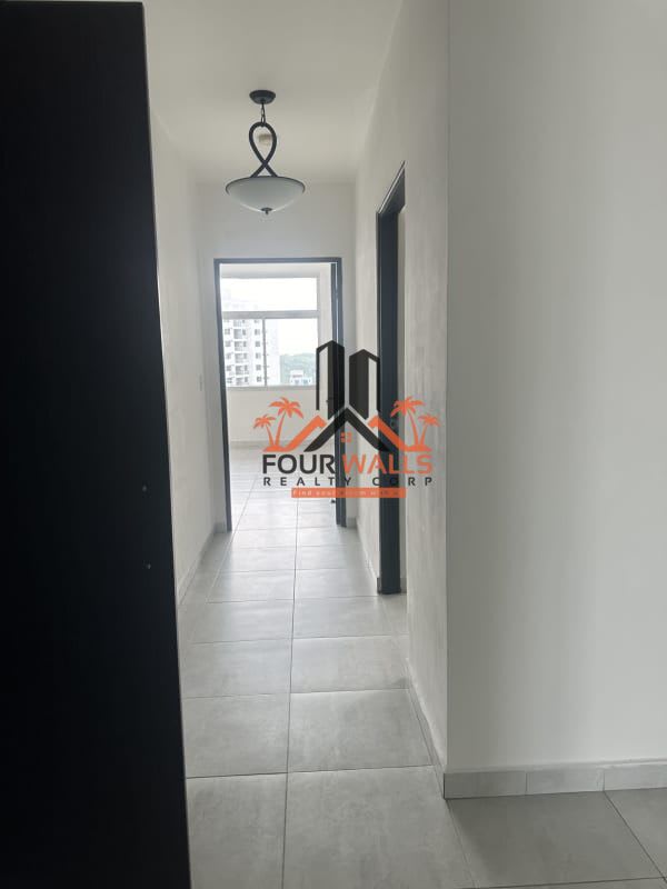 Modern bathroom with double vanity, granite counter and glass shower PH Luxor Panama