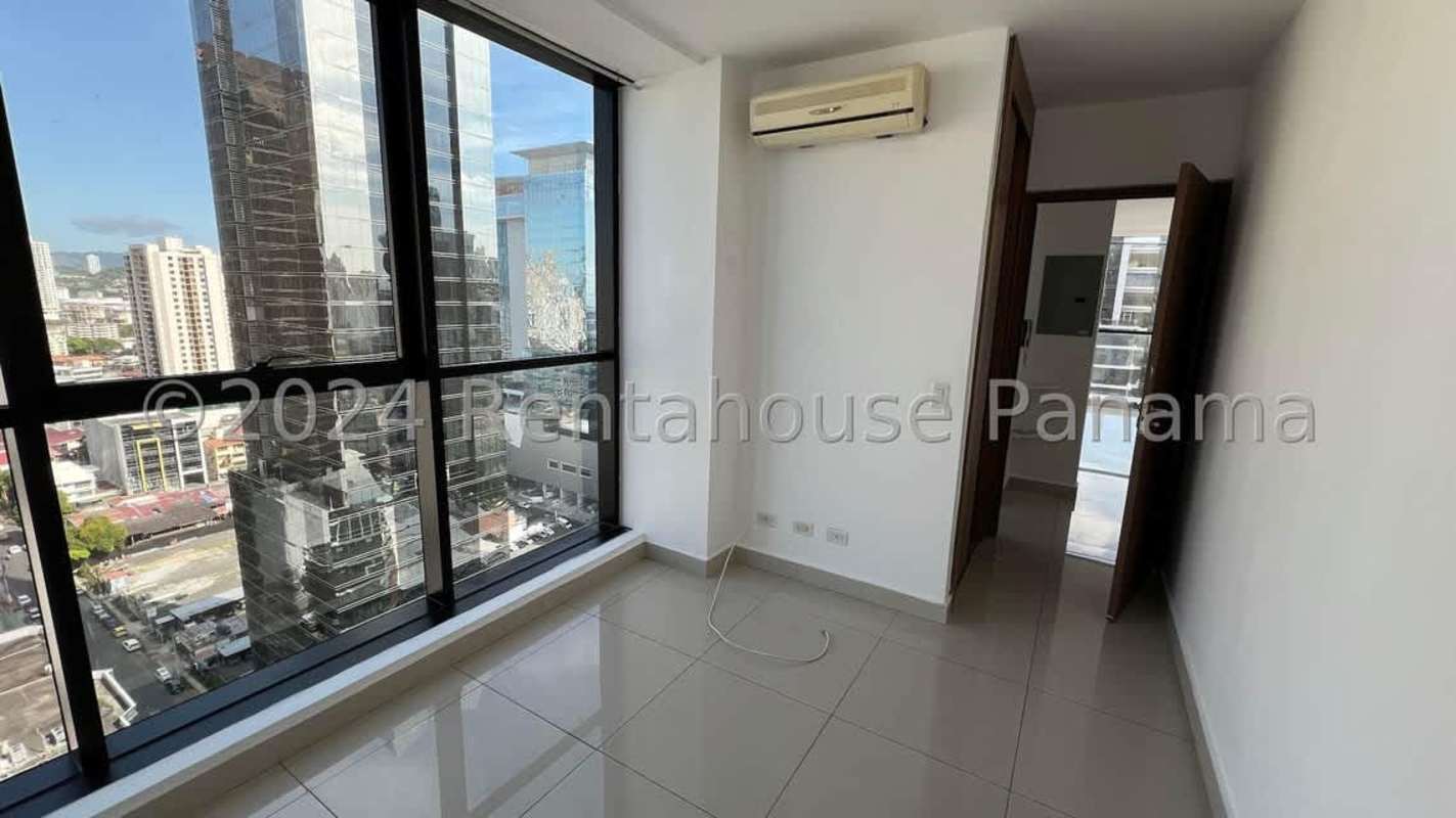 Infinity swimming pool on rooftop with panoramic views at PH Luxor Tower Panama