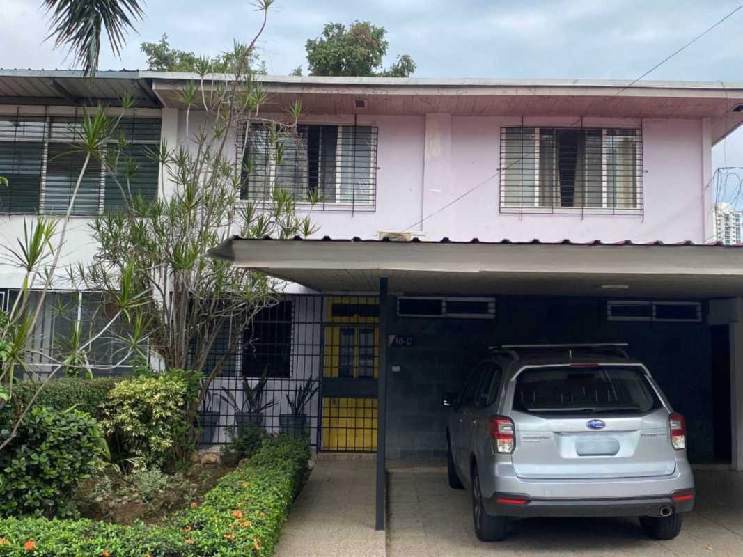 Spacious living room with staircase and natural light in Urbanizacion Herbruger property