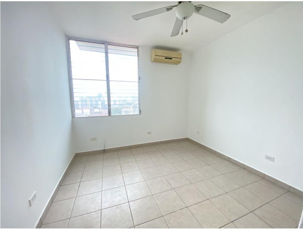 Spacious bedroom with closet, large window, ceiling fan in PH Miraflores Betania